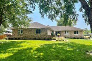 511 58th Court, West Des Moines, IA 50266