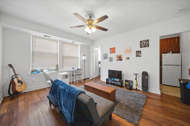 3727 N Pine Grove Avenue 403, Chicago, IL 60613