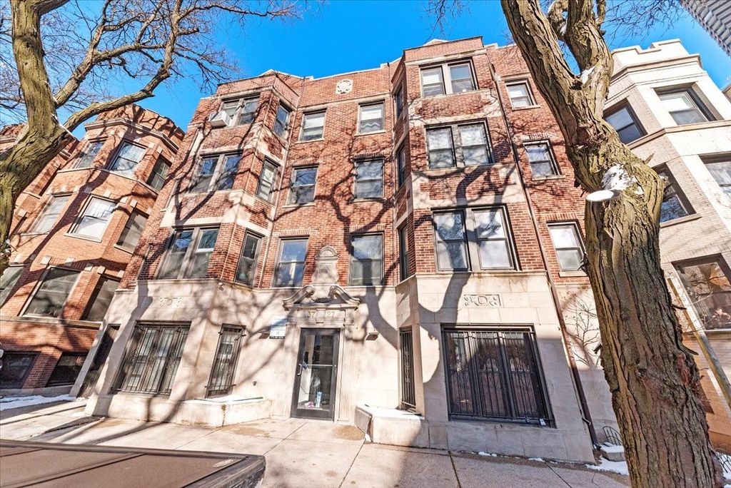 3727 N Pine Grove Avenue 403, Chicago, IL 60613