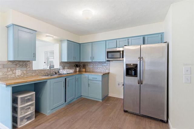 10013 DAHLIA ST N, Pinellas Park, FL 33782