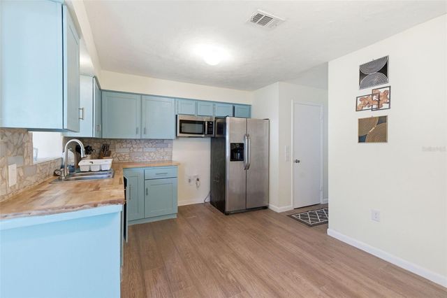 10013 DAHLIA ST N, Pinellas Park, FL 33782