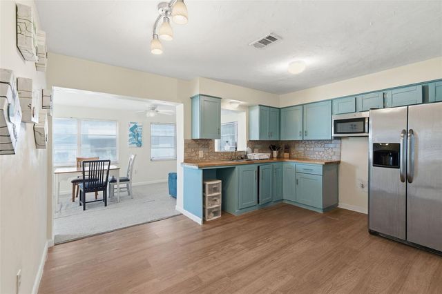 10013 DAHLIA ST N, Pinellas Park, FL 33782