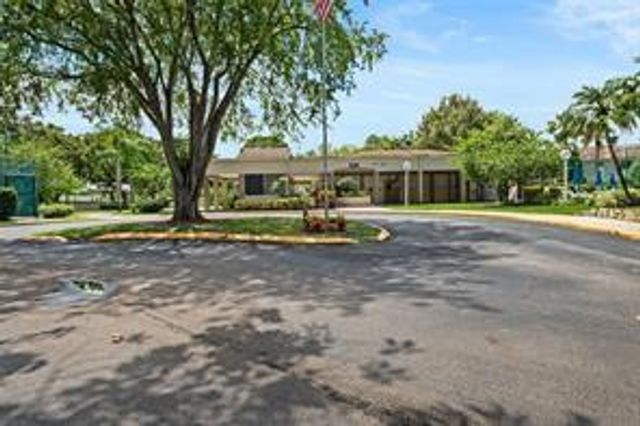 504 Gardens Drive 203, Pompano Beach, FL 33069