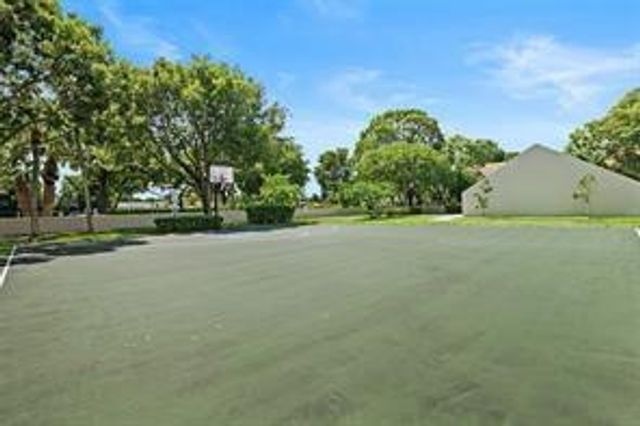 504 Gardens Drive 203, Pompano Beach, FL 33069