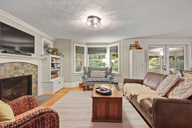 28 Victory Ln, Plymouth, MA 02360