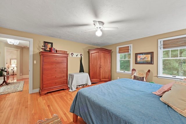 28 Victory Ln, Plymouth, MA 02360