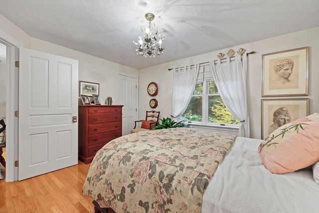 28 Victory Ln, Plymouth, MA 02360
