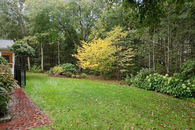 28 Victory Ln, Plymouth, MA 02360
