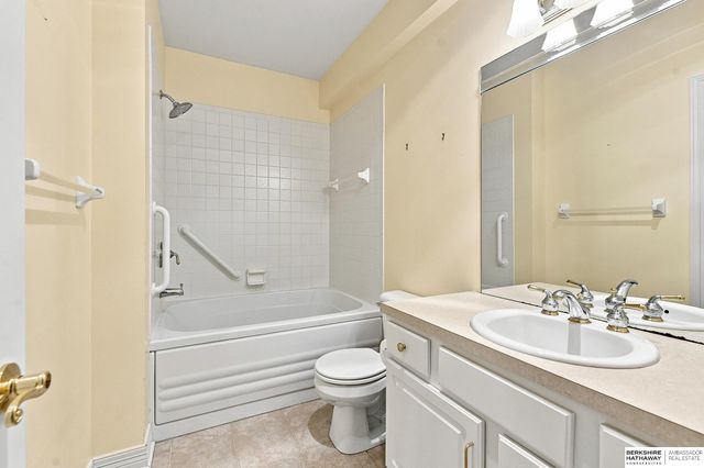 1707 S 173rd Plaza, Omaha, NE 68130
