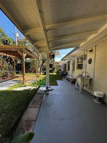 1561 NE 29th St, Pompano Beach, FL 33064