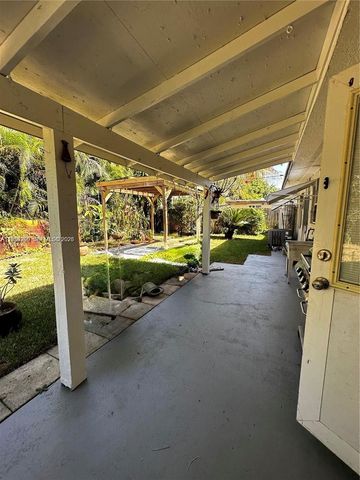 1561 NE 29th St, Pompano Beach, FL 33064