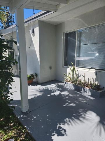 1561 NE 29th St, Pompano Beach, FL 33064