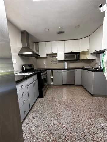 1561 NE 29th St, Pompano Beach, FL 33064