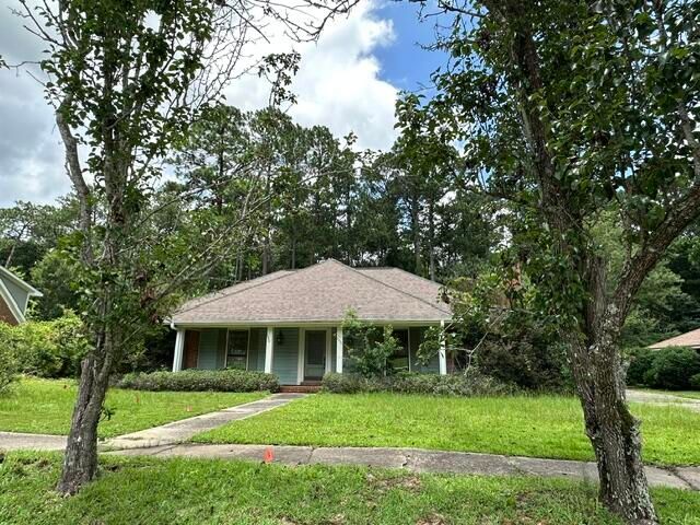 105 Linden Ct., Hattiesburg, MS 39402