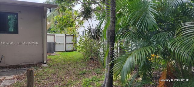 508 SW 8th St, Hallandale Beach, FL 33009