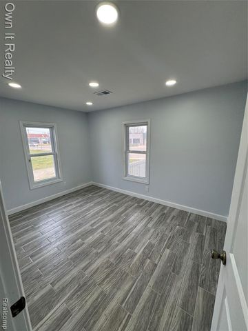 6004 Monroe Boulevard, Taylor, MI 48180