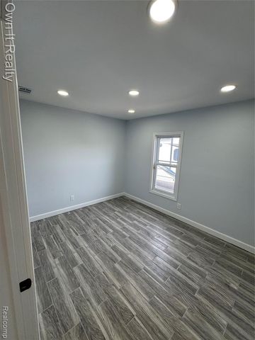 6004 Monroe Boulevard, Taylor, MI 48180