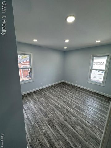 6004 Monroe Boulevard, Taylor, MI 48180