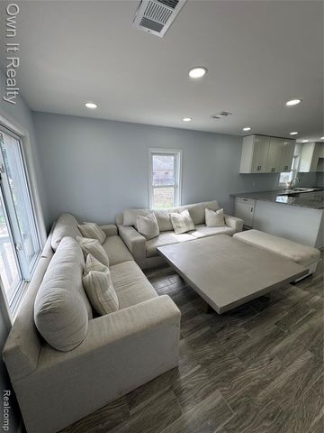 6004 Monroe Boulevard, Taylor, MI 48180