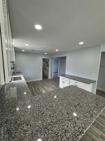 6004 Monroe Boulevard, Taylor, MI 48180