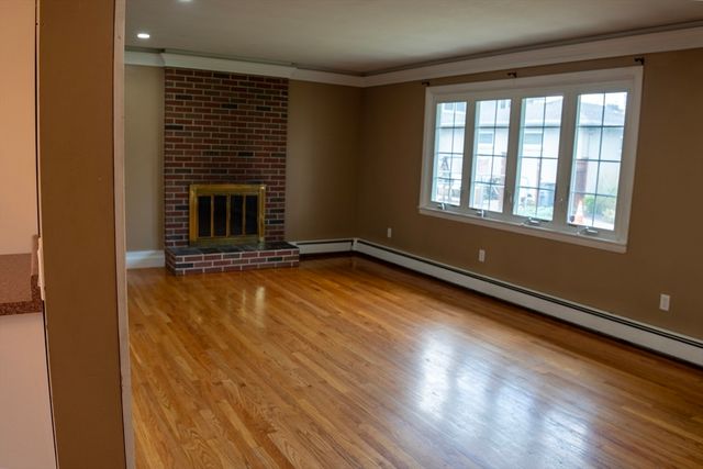 571 Mill St, Agawam, MA 01030