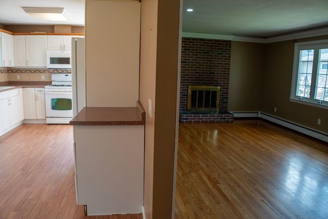 571 Mill St, Agawam, MA 01030