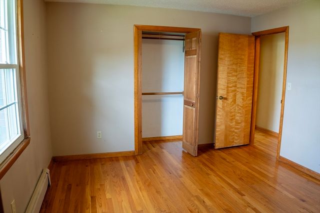 571 Mill St, Agawam, MA 01030