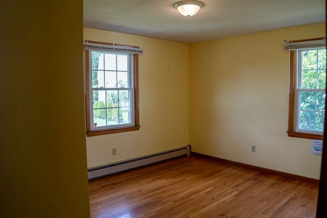 571 Mill St, Agawam, MA 01030