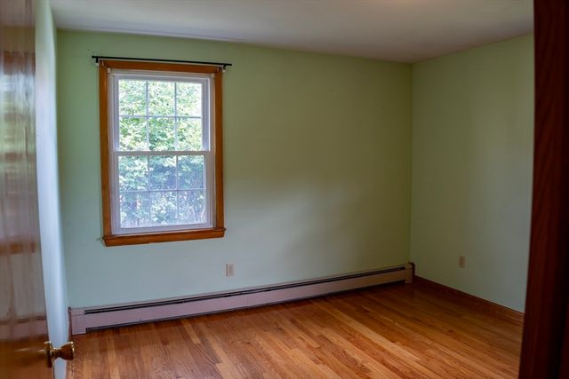 571 Mill St, Agawam, MA 01030