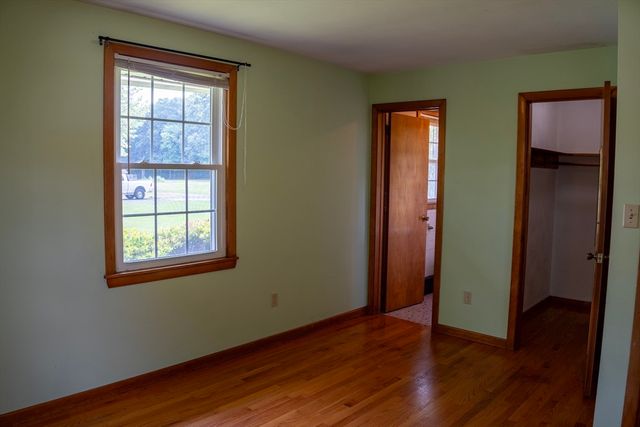 571 Mill St, Agawam, MA 01030