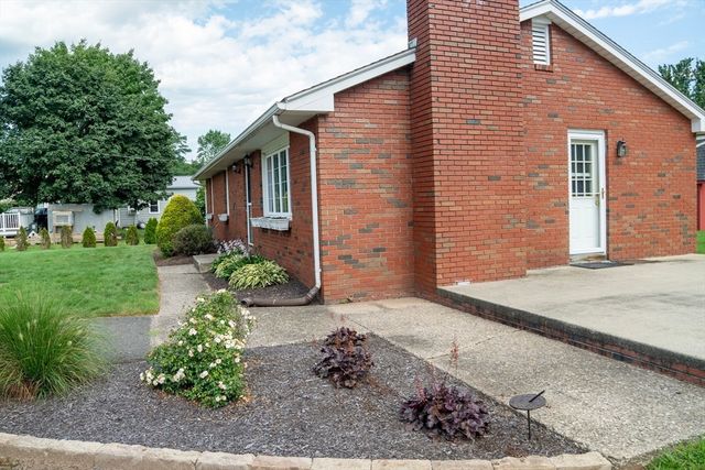 571 Mill St, Agawam, MA 01030