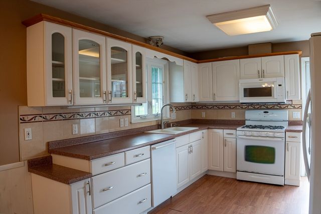 571 Mill St, Agawam, MA 01030