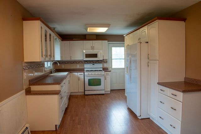 571 Mill St, Agawam, MA 01030
