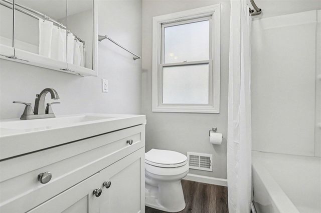 1528 Roseland Avenue, Kalamazoo, MI 49001