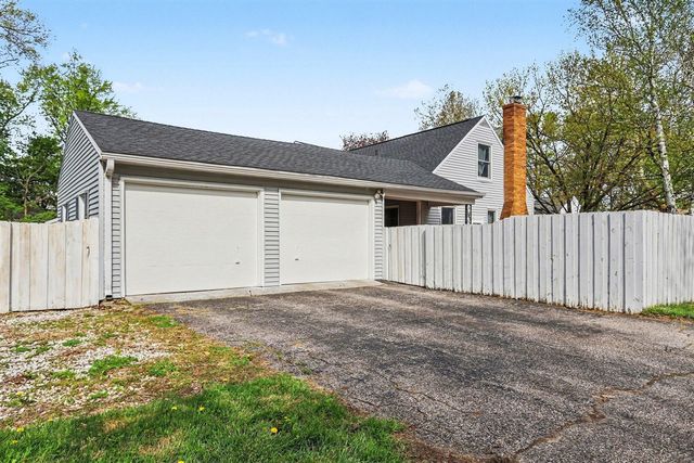 1528 Roseland Avenue, Kalamazoo, MI 49001