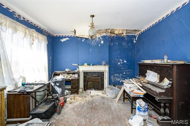 3627 Utah Place, St Louis, MO 63116