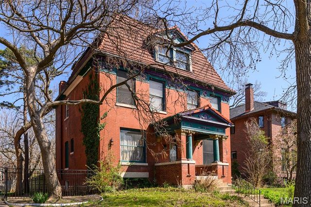 3627 Utah Place, St Louis, MO 63116