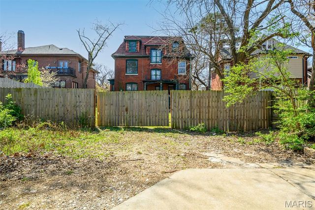 3627 Utah Place, St Louis, MO 63116