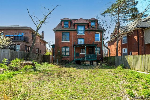 3627 Utah Place, St Louis, MO 63116