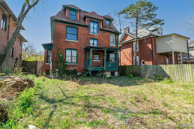 3627 Utah Place, St Louis, MO 63116