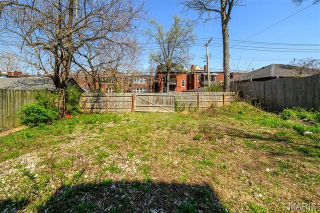 3627 Utah Place, St Louis, MO 63116