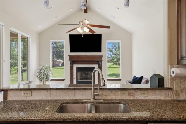 8321 Venezia Lane, Edmond, OK 73034