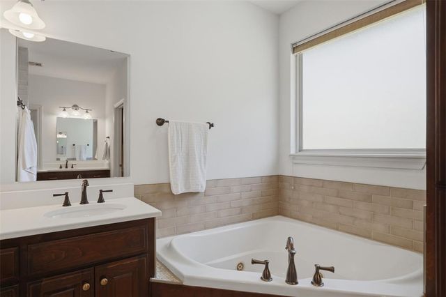 8321 Venezia Lane, Edmond, OK 73034