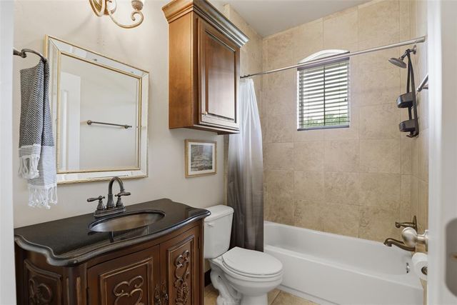 8321 Venezia Lane, Edmond, OK 73034