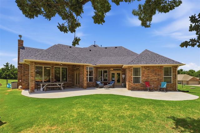 8321 Venezia Lane, Edmond, OK 73034