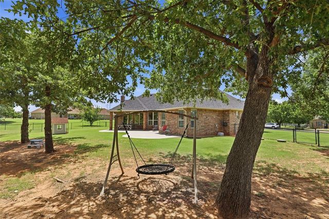 8321 Venezia Lane, Edmond, OK 73034