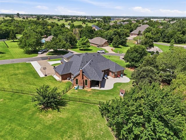 8321 Venezia Lane, Edmond, OK 73034