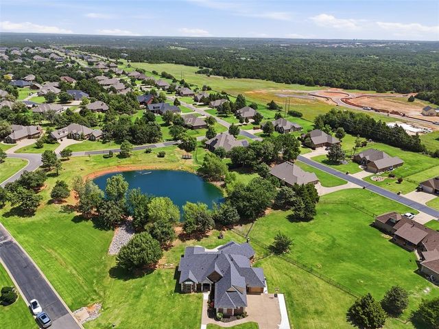 8321 Venezia Lane, Edmond, OK 73034