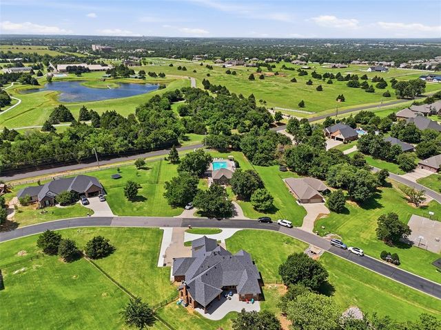 8321 Venezia Lane, Edmond, OK 73034