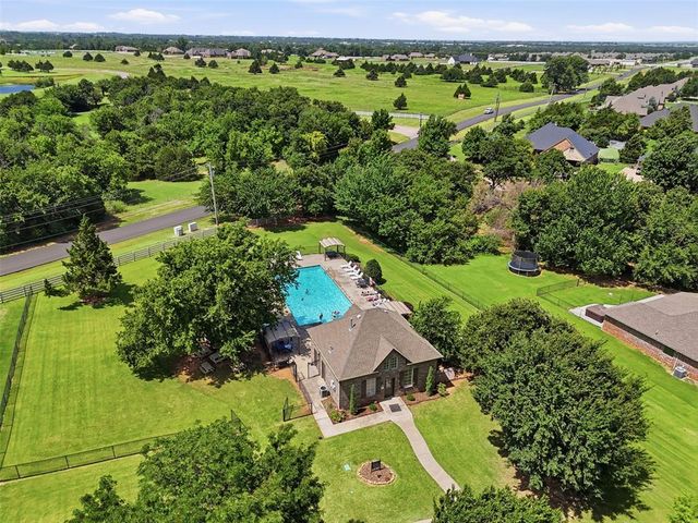 8321 Venezia Lane, Edmond, OK 73034
